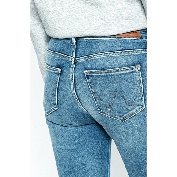 Wrangler Distressed Raw Hem Skinny Jean 30x30 - Picture 10 of 12